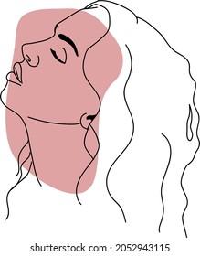 
Woman proud of her hair and her race, with facial expression, of virtuosity