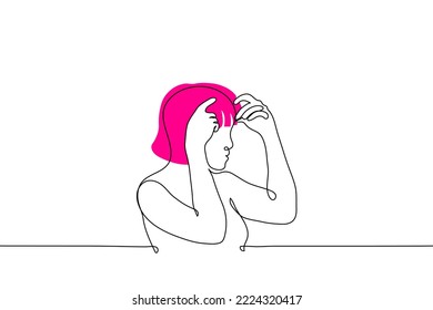 mujer poniéndose una peluca rosada o ajustando bangs sobre el pelo de bob teñido de frambuesa - un vector de dibujo de una línea. pelo teñido de color