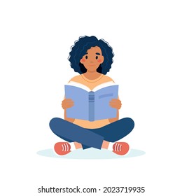 Mujer leyendo libro mientras está sentada. Concepto del día de aprendizaje y alfabetización. Ilustración de vector circular en estilo cartográfico plano