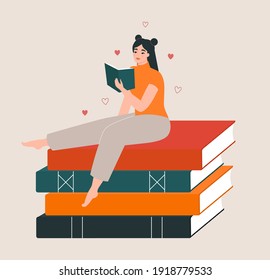 Mujer leyendo un libro. Muchacha linda sentada en un montón de libros. Estudiar, aprender, auto-educarse, concepto de oruga. Estudiante leyendo literatura, libro de texto. Ilustración vectorial plana aislada