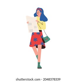 Mujer leyendo el periódico mientras camina por la calle, dibujos animados de ilustraciones planas vectoriales aisladas de fondo blanco. Mujer moderna recibiendo noticias recientes del periódico.