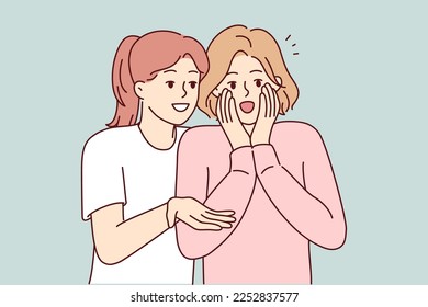 La mujer comparte chismes con una amiga contando historias que lee en tabloides o en Internet. A la chica le sorprende abrir la boca cuando escucha hechos inesperados o ve a un tipo atractivo. Imagen vectorial plana