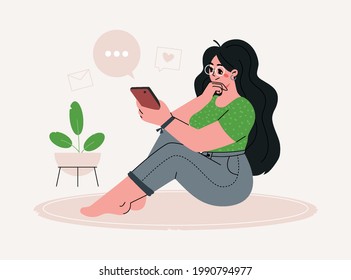 Mujer sentada y navegando por internet, chateando, viendo videos o revisando los medios sociales, relájate en casa.Ilustración plana vectorial.
