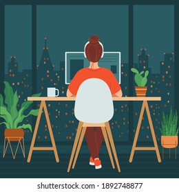 Una mujer está sentada en un ordenador en una habitación con una gran ventana. Concepto de trabajo a distancia, freelance, enseñanza, e-learning, de oficina en casa por la noche, lugar de trabajo con plantas interiores. Ilustración del vector 