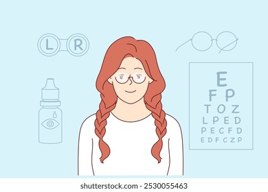 Frau löst Sehprobleme mit Brillen oder Kontaktlinsen und steht in der Nähe des Ophthalmologie-Tisches. Mädchen Besucher der Augenheilkunde Büro lächelt, Freude an der Gelegenheit, loszuwerden Myopie