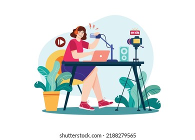 Mujer hablando en un micrófono mientras graba el concepto de ilustración de vídeo. Ilustración plana aislada en fondo blanco