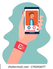 La mujer utiliza la aplicación de citas. Ilustración plana vectorial. Hand mantiene el smartphone con la aplicación