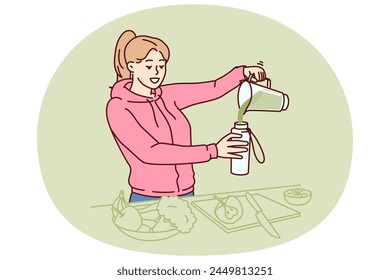 Mujer que utiliza la licuadora para hacer batido de verduras durante la dieta de desintoxicación o después de correr por la mañana. Joven chica vegana o vegetariana consume cóctel de verduras que contienen vitaminas y nutrientes para la desintoxicación