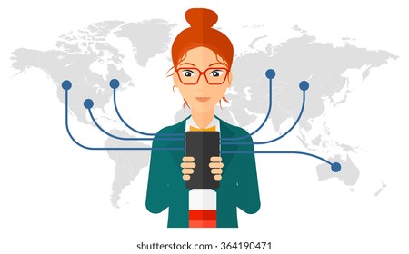 Mujer usando smartphone.