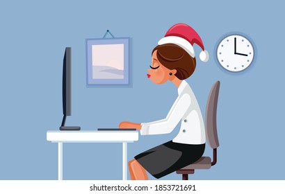 Mujer trabajando en la oficina en Navidad. Mujer de negocios haciendo un trabajo de horas extra en Nochebuena
