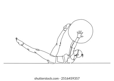 Frau trainieren mit Fitness-Ball kontinuierliche einzeilige Zeichnung. Junge Dame trainiert mit Fitness-Ball in Single Line Art Illustration. Bearbeitbarer Vektor.  