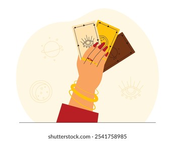 La mano de mujer con brillantes clavos rojos y decorada con varias pulseras de oro está sosteniendo tres cartas de tarot con un diseño único y misterioso relacionado con el mundo místico, la Ilustración vectorial gitana.