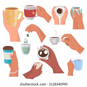 Manos de mujeres con tazas de té y tazas de café, ilustración aislada de vector plano. Descanso para el café, desayuno por la mañana bebidas calientes.