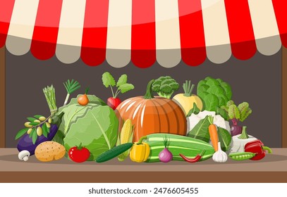 Estante de supermercado de madera con verduras. Puesto del mercado con toldo. Productos alimenticios orgánicos frescos. Pepino tomate calabaza ajo cebolla zanahoria maíz pimiento. Ilustración vectorial en estilo plano