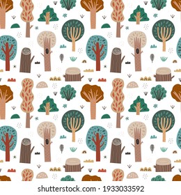 Holz-Vektorgrafik-Muster nahtlos. Cartoon Wald mit verschiedenen Laubbäumen, Busch, Baumstumpf, Gras einzeln auf Weiß. Skandinavischer Naturhintergrund. Botanisches Gewebe, Tapete-Design