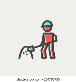 Trabalhador com chapéu duro e pá na linha fina do ícone do local de construção para web e móvel, design plano minimalista moderno. Ícone de vetor com contorno cinza escuro e cor de deslocamento no plano de fundo cinza claro.