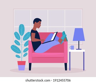 Ilustración de flujo de trabajo. Un joven trabaja en casa con una laptop. El autónomo trabaja en una silla. Comunicación en redes sociales, correo, reunión en línea, videollamada. Ilustración vectorial en un estilo plano