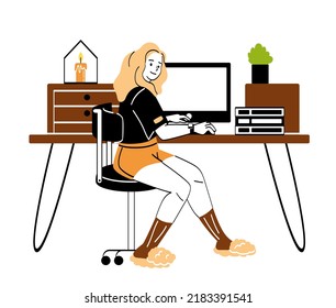Arbeiten beim Konzept zu Hause. Junge lächelnde freiberufliche Mädchen sitzt an ihrem Schreibtisch und schließt das Projekt auf dem Computer ab. Erfolgreicher und effizienter Remote-Mitarbeiter. Cartoon-Flavektor-Vektorgrafik im Doodstil