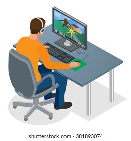 Lugar de trabajo. Jugador joven concentrado en audífonos y gafas usando computadora para jugar. Hombre mirando la pantalla del portátil. Ilustración vectorial isométrica plana 3d