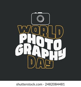 World Fotografie Day Typografie Vorlage Design mit einer Kamera Objektiv Icon Vektorillustration. Kühner Schriftzug für Fotografie-Tagesplakat, Banner, Logo. Schwarzer Hintergrund. Einen schönen Fototag.