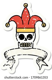 pegatina vieja usada con una bandera de un bufón de calavera