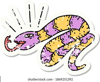 pegatina vieja usada de una serpiente silbante al estilo del tatuaje