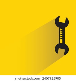 herramienta de llave con sombra sobre fondo amarillo