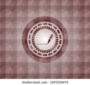 Schreibsymbol in rotem Emblem oder Abzeichen mit abstraktem, geometrischem, polygonalen Musterhintergrund. Nahtlos.