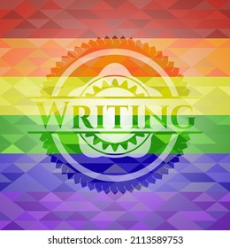 Escribiendo emblema sobre fondo de mosaico con los colores de la bandera LGBT. 