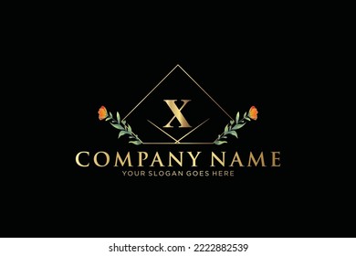 X Logo inicial del vector de belleza, letras doradas florales con hojas de flores y manchas doradas aisladas en fondo blanco. Ilustración vectorial para boda, tarjetas de felicitación, diseño de plantillas de invitaciones