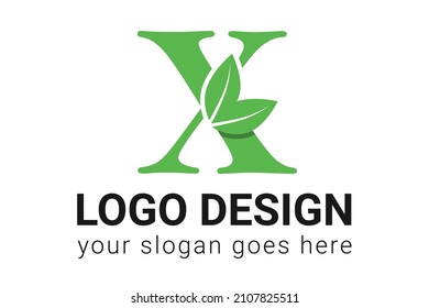 Logo de eco carta X con hoja. Tipo de vectores para afiches naturales, emblema ecológico, identidad vegana, tarjetas botánicas y de hierbas, etc. Ecología X logotipo con hoja verde.