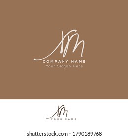 X M XM Escritura a mano inicial y logotipo de la firma. Logo inicial del vector de belleza .Moda, boutique, floral y botánica