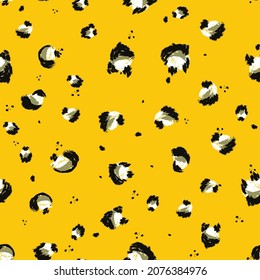 Yellow Cheetah Fur Vector Seamless Pattern. Abstract Leopard Background. African Fabric Spot Panther Design. Textile Jaguar Savanna Texture.