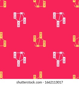 Icono de red de PC amarillo aislado sin problemas en fondo rojo. Red de portátiles. Conexión a Internet. Ilustración vectorial