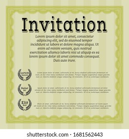 Invitación formal amarilla. Con un fondo complejo. Detallado. Diseño artístico. 
