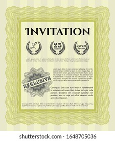 Plantilla de invitación amarilla. Buen diseño. Con un fondo de calidad. Personalizable, Fácil de editar y cambiar de color. 