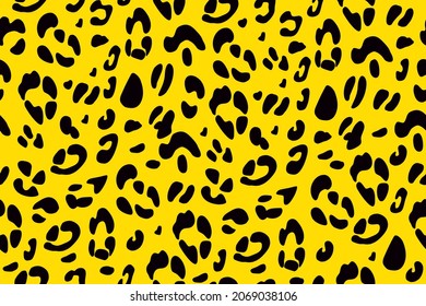 Yellow leopard seamless pattern. Animalistic print. Vector hand-drawn background.