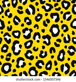 Yellow leopard seamless pattern. Fashion stylish vector texture.