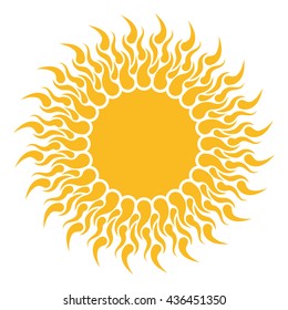Gelbe Sonnenform einzeln auf weißem Hintergrund. Abstrakte flache Sonnenform mit Zungen von Feuer.