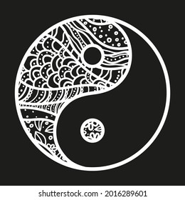 Yin y Yang. Señal religiosa dibujada a mano sobre un fondo aislado. Dibujo a mano alzada. Ilustración en blanco y negro