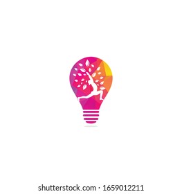 Plantilla de diseño del logotipo del concepto de bulbo de yoga. Icono cosmético y logo de Spa. Vector de cadera de yoga	