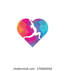 Plantilla de diseño del logo del concepto de forma cardíaca de yoga. Salud, Belleza, Spa, Relax, Meditación, Icono conceptual de Nirvana	
