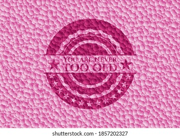Sie sind nie zu alt Retro-Stil rosa Emblem mit Blasen Hintergrund. Vektorgrafik. Detaillierte Angaben. 