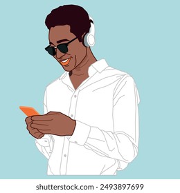 Un joven afroamericano con gafas sombreadas chateando en su teléfono móvil sonriendo