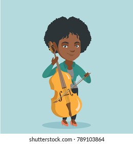 Joven músico afroamericano tocando el violonchelo. Largo de un violonchelista que toca el violoncelo. Música femenina sonriente parada con un violonchelo y un arco. Ilustración de dibujos animados. Diseño cuadrado.