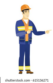 Joven constructor asiático indicando con dos dedos en el lado. Largo completo de alegre constructor apuntando con dos dedos hacia el lado. Ilustración de diseño plana vectorial aislada en fondo blanco.