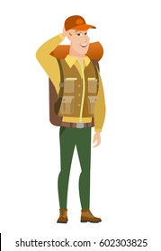 Jovem viajante caucasiano rindo. Viajante rindo com as mãos na cabeça. Viajante rindo e tocando a cabeça. Ilustração de design plano vetorial isolada sobre fundo branco.