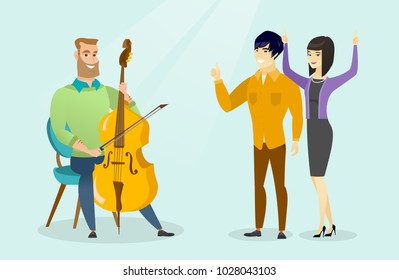 Joven caucásico hipster blanco sentado en una silla y tocando el violoncelo y alegre hombre y mujer asiático dando pulgar y bailando cerca. Ilustración de dibujos animados. Diseño horizontal.