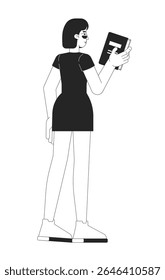 Jovem chinesa segurando um livro e encarando o personagem de linha 2D. Menina asiática de óculos de sol e vestido de manga curta lendo novo vetor tinta contorno pessoa. Ilustração de ponto monocromático