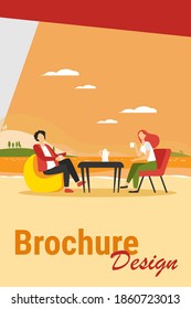 Una pareja joven tomando café en la orilla del lago. Pareja de hombre y mujer que sale con una ilustración vectorial plana al aire libre. Reunión romántica, romance, concepto de vacaciones para banner, diseño de sitio web o página web de aterrizaje